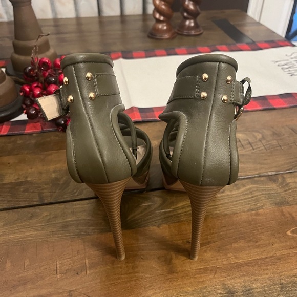 Sophia & Lee Size 7.5 $25 - Picture 3 of 5